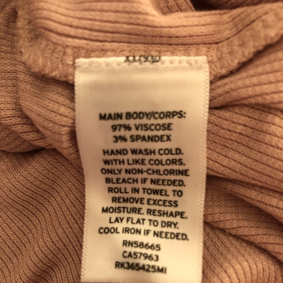 SAM Whisper thin, soft ribbed knit top New. - Picture 3 of 3